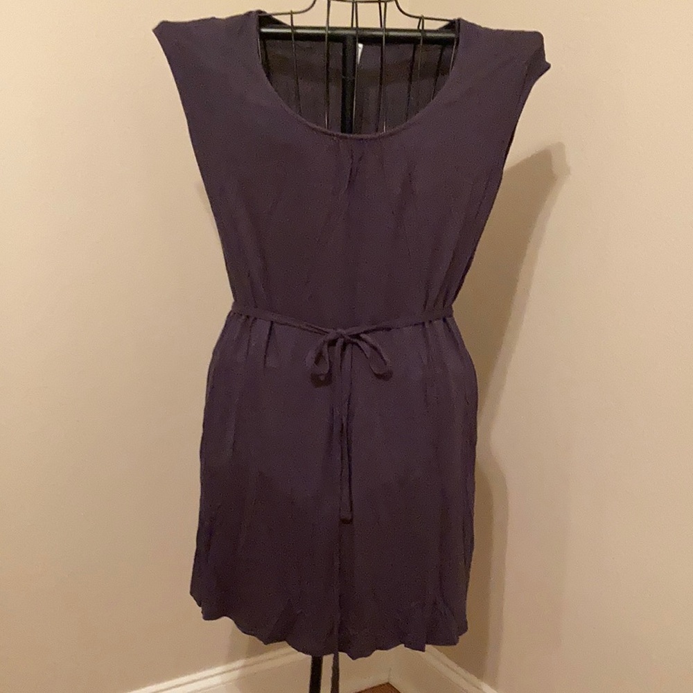 Super comfy Grey dress size medium.